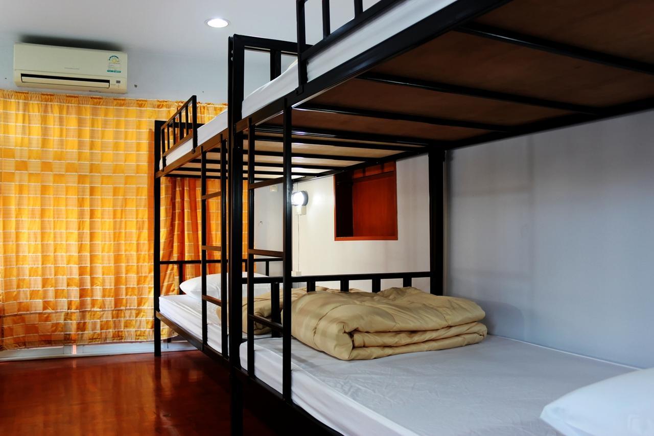 Hostel Base *