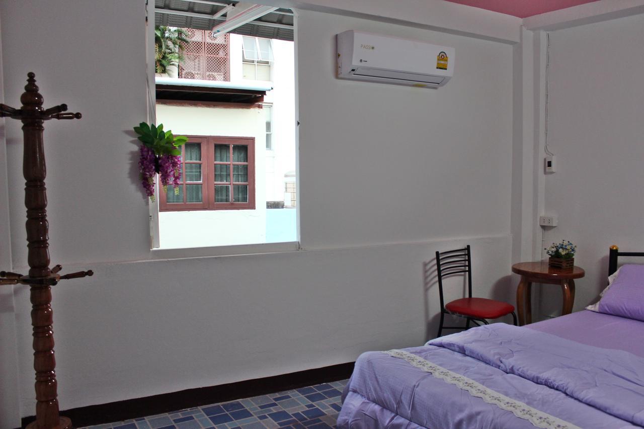 Hostel Base Bangkok