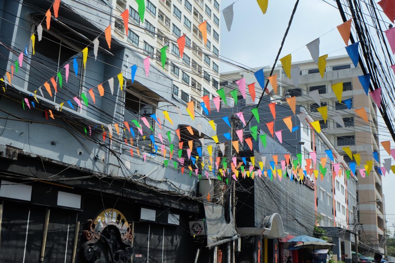 Slumwhite * Bangkok
