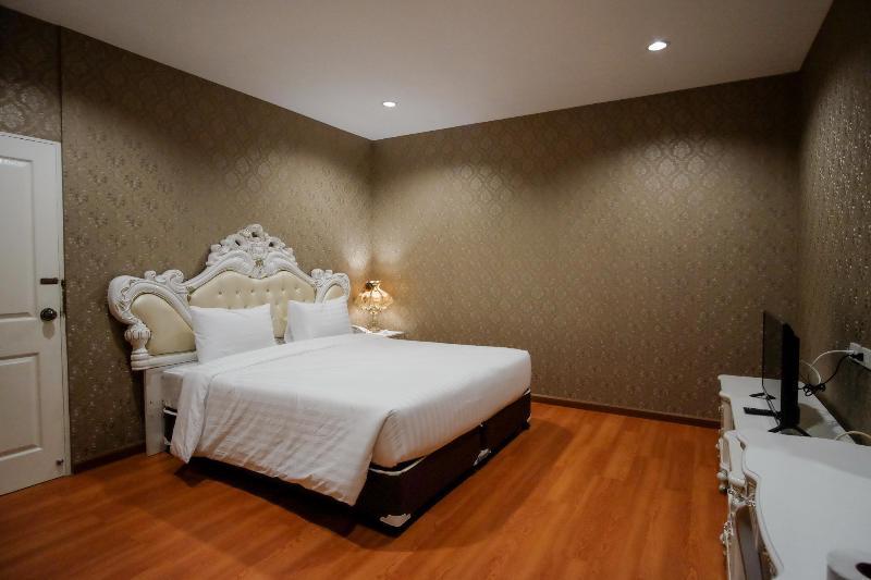 Inn The O-zone Airport 3*