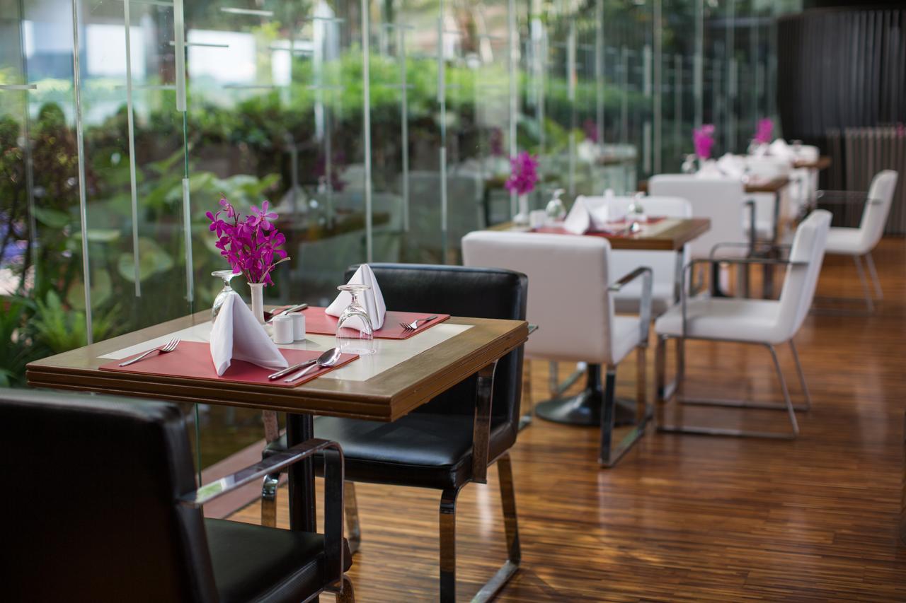 Ramada Plaza By Wyndham Menam Riverside Hotel Bangkok