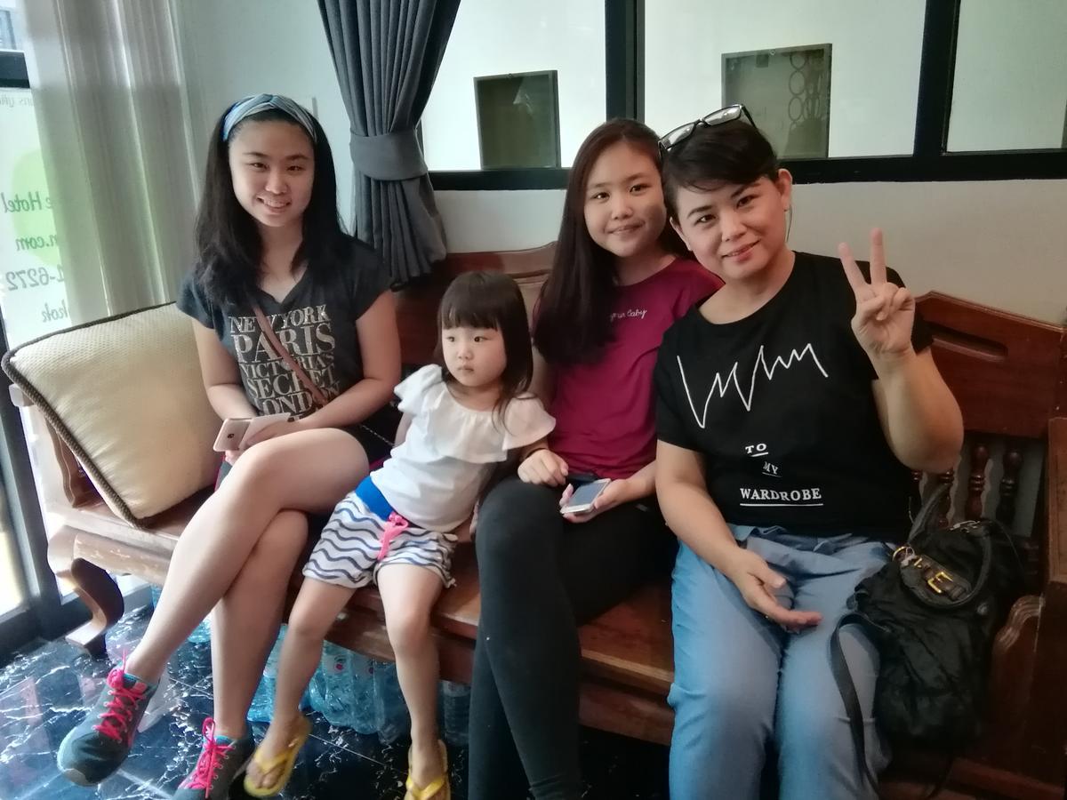 The Cube Sathorn Boutique Hotel: Modern Near Bts Surasak Bangkok