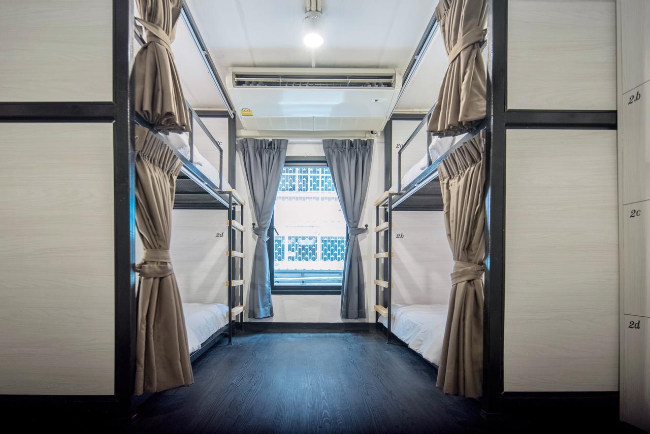 Moon House Hostel *