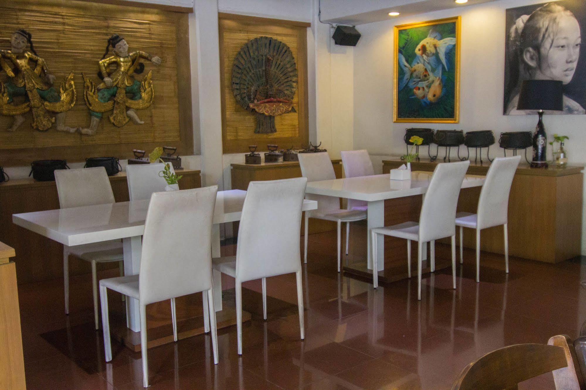 Cha-cha Phraathit Hotel Bangkok