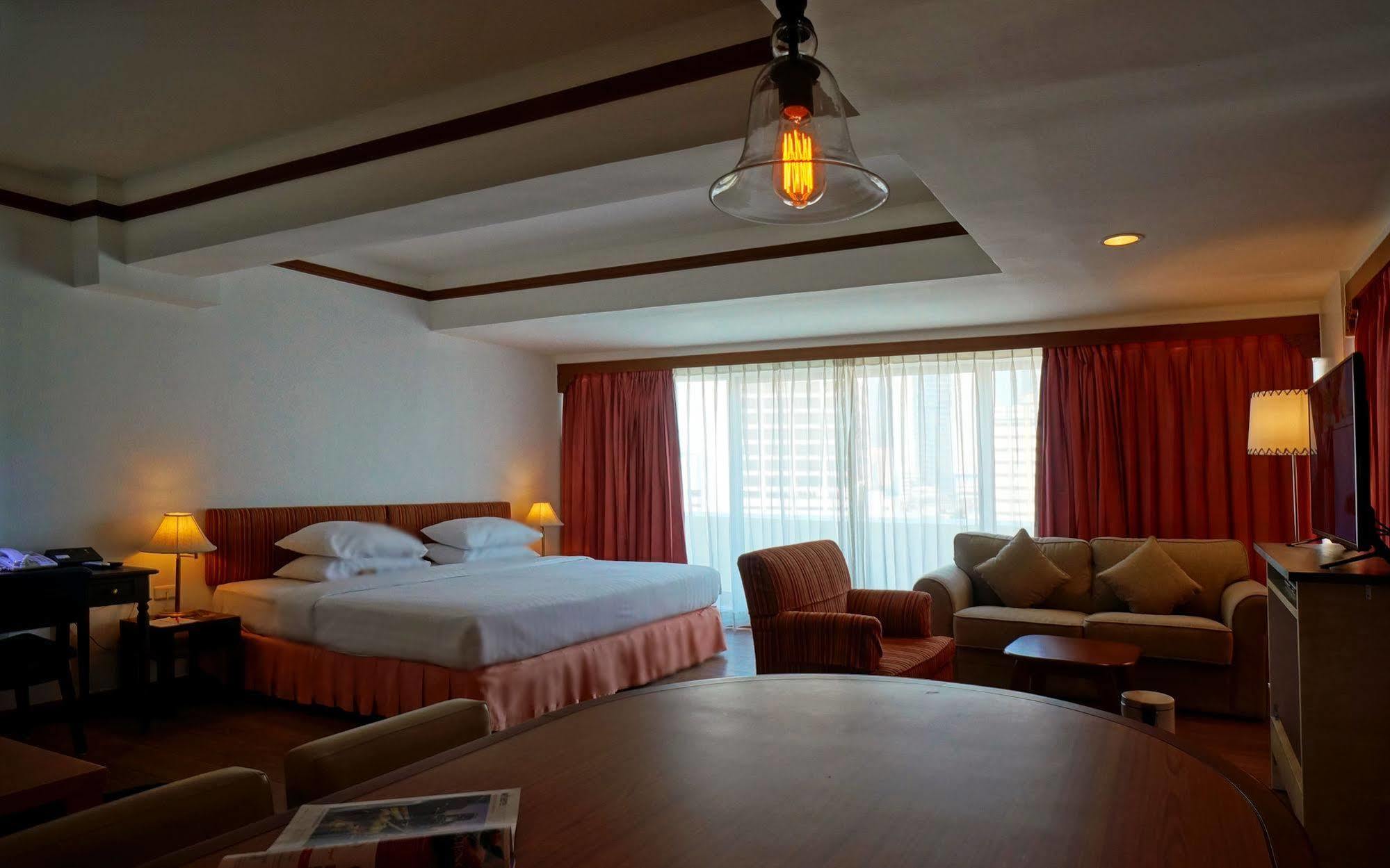 Silom Hotel 3*