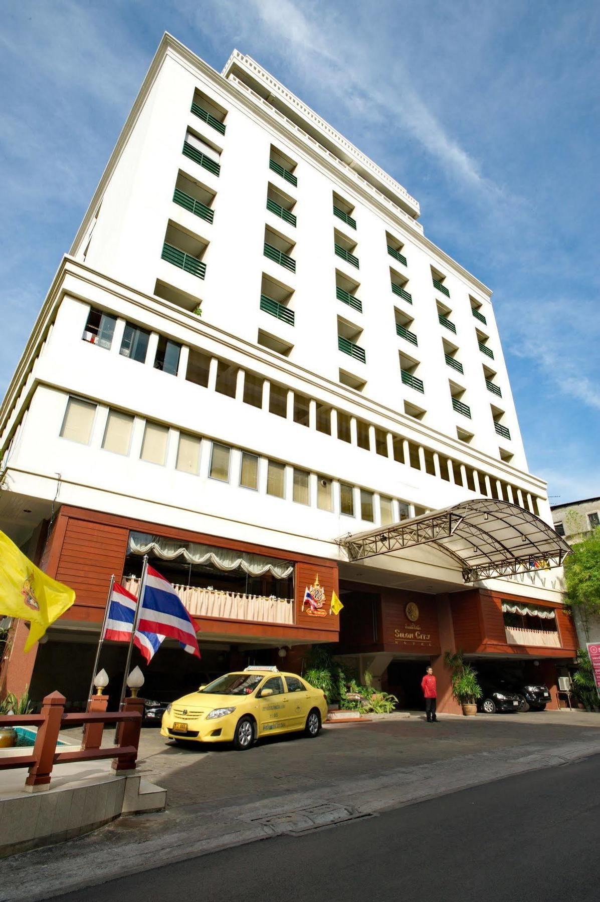 Silom 3*