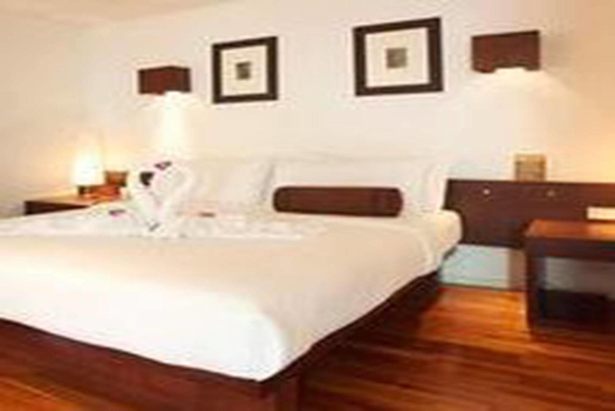Triple Two Silom 4*