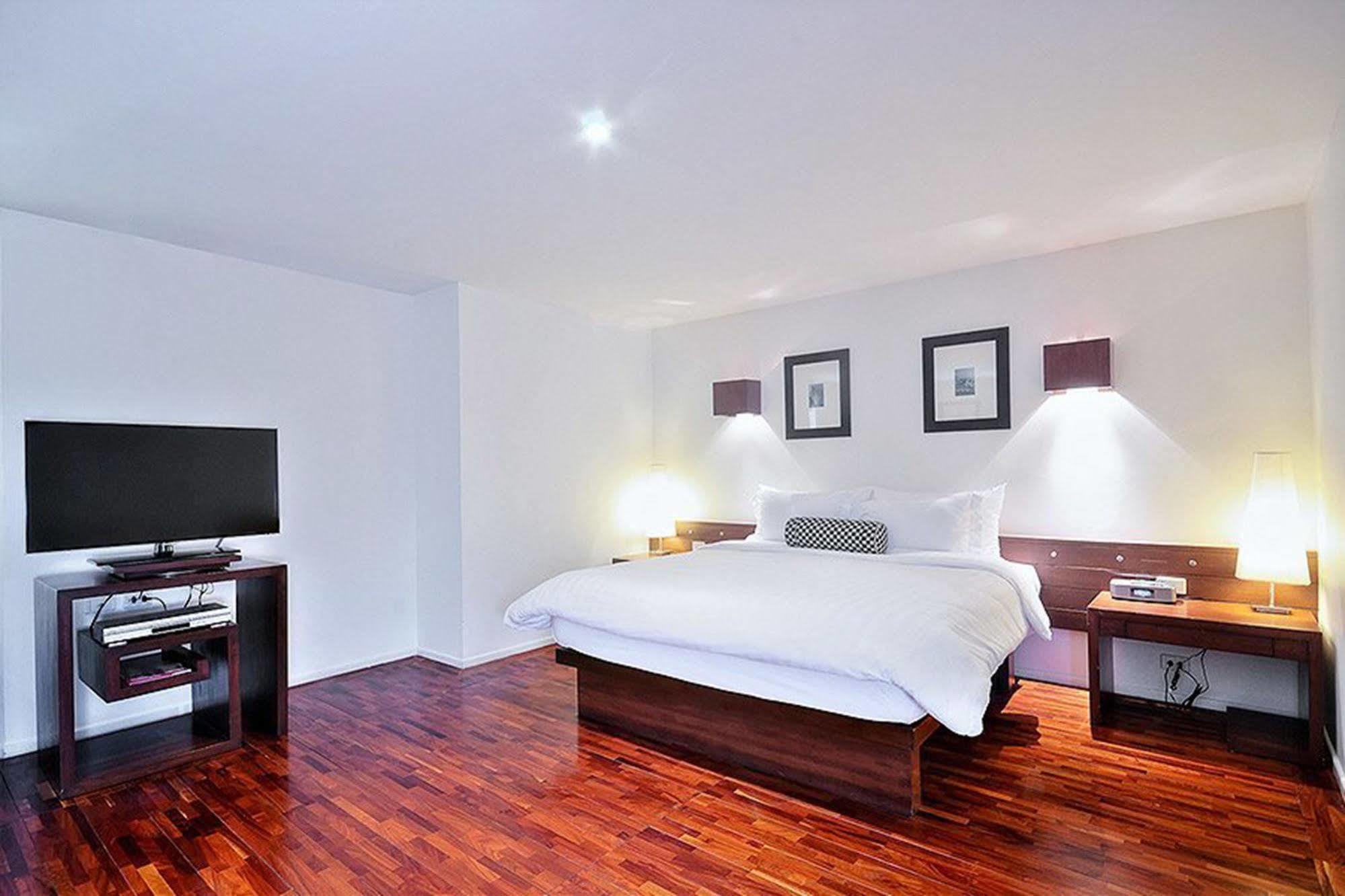 Triple Two Silom 4*