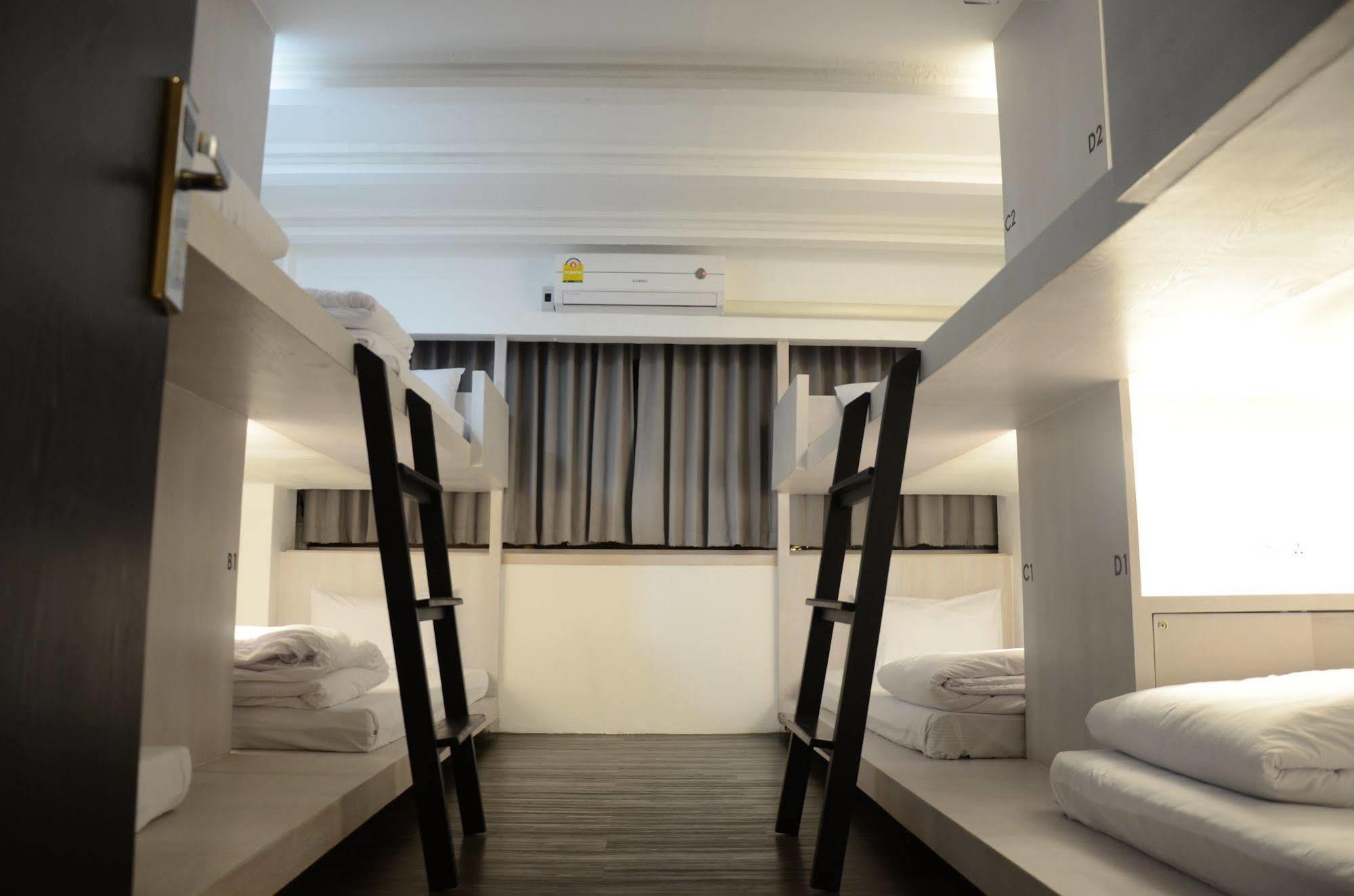 3howw @ Sukhumvit 21 Hostel Bangkok