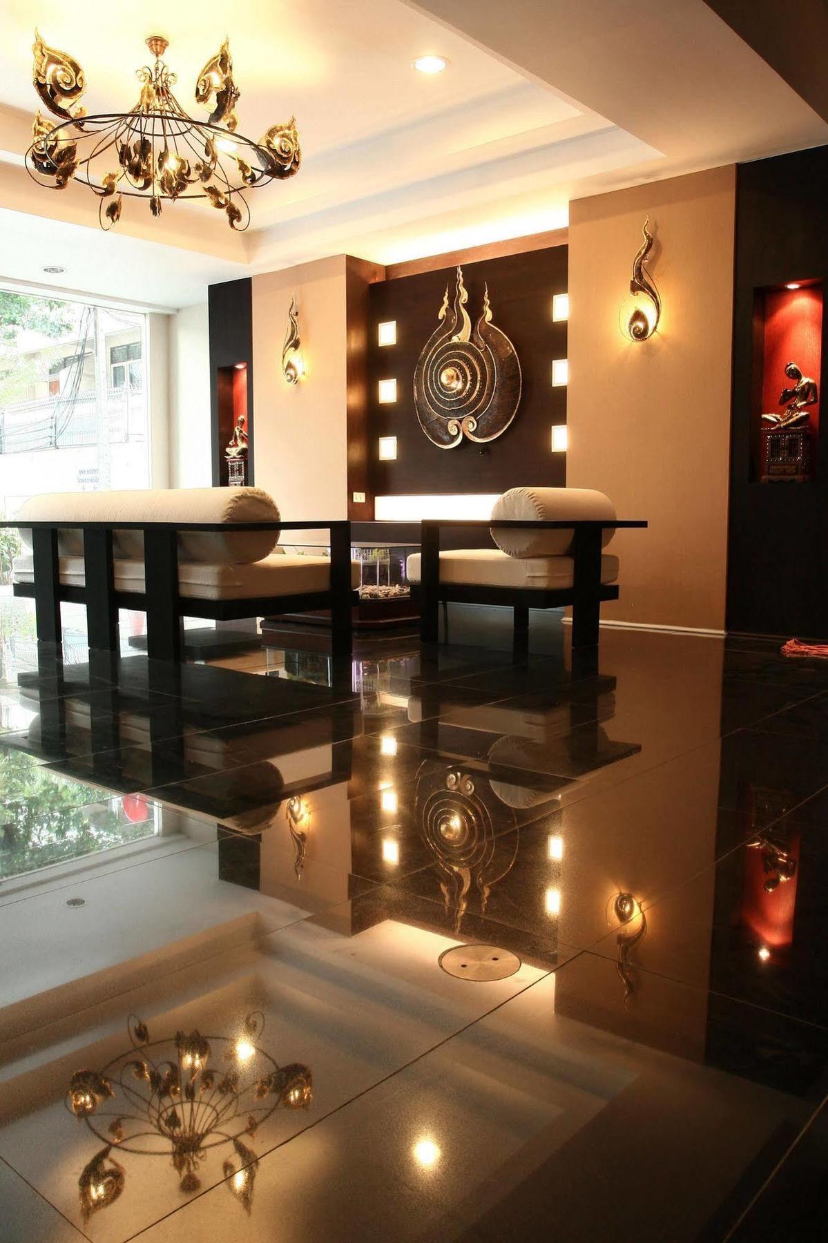 Mirth Sathorn Hotel 3*