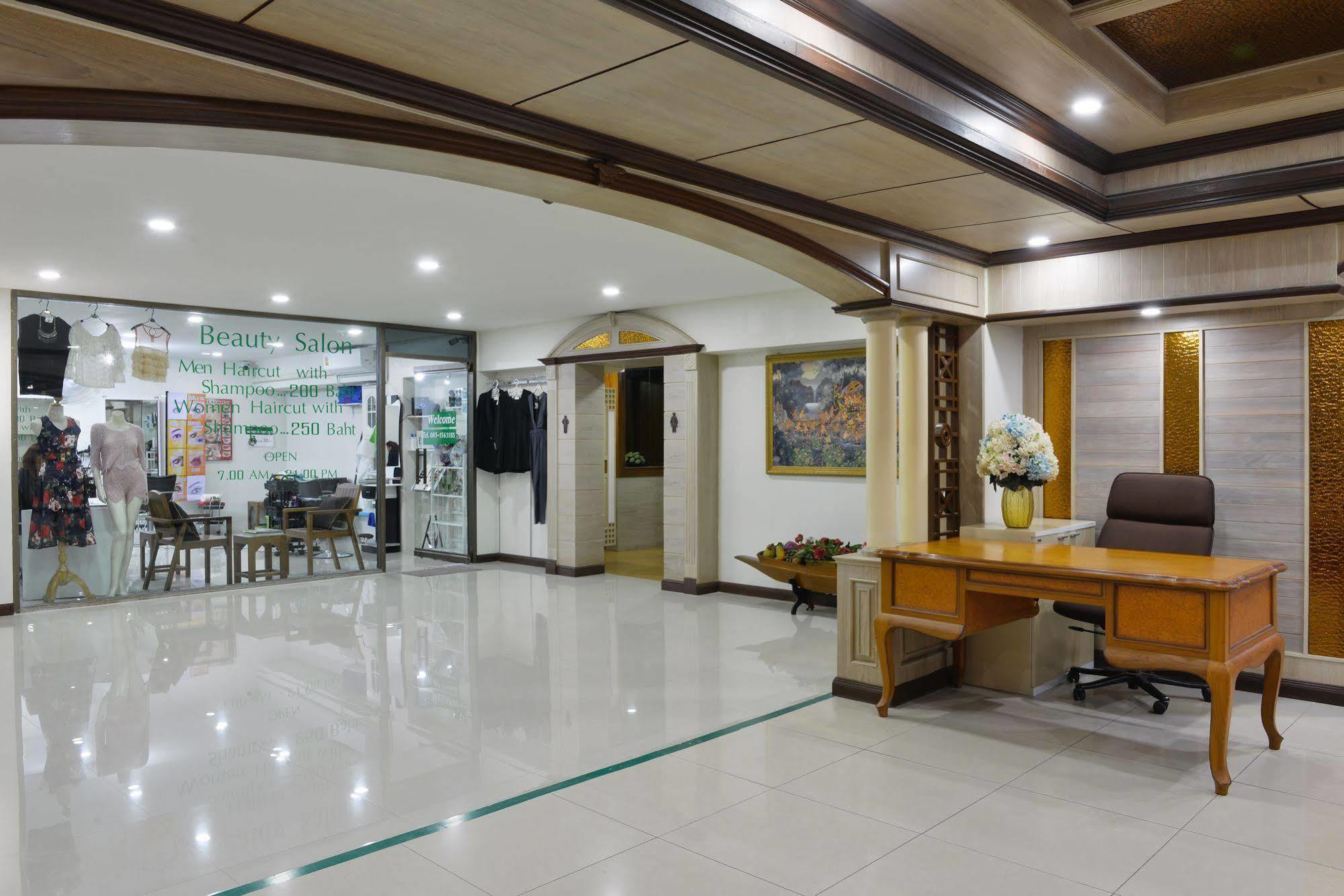 Palace 2* Bangkok