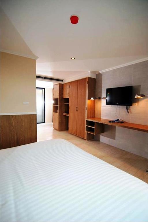 Bourbon St. Boutique Hotel 4*