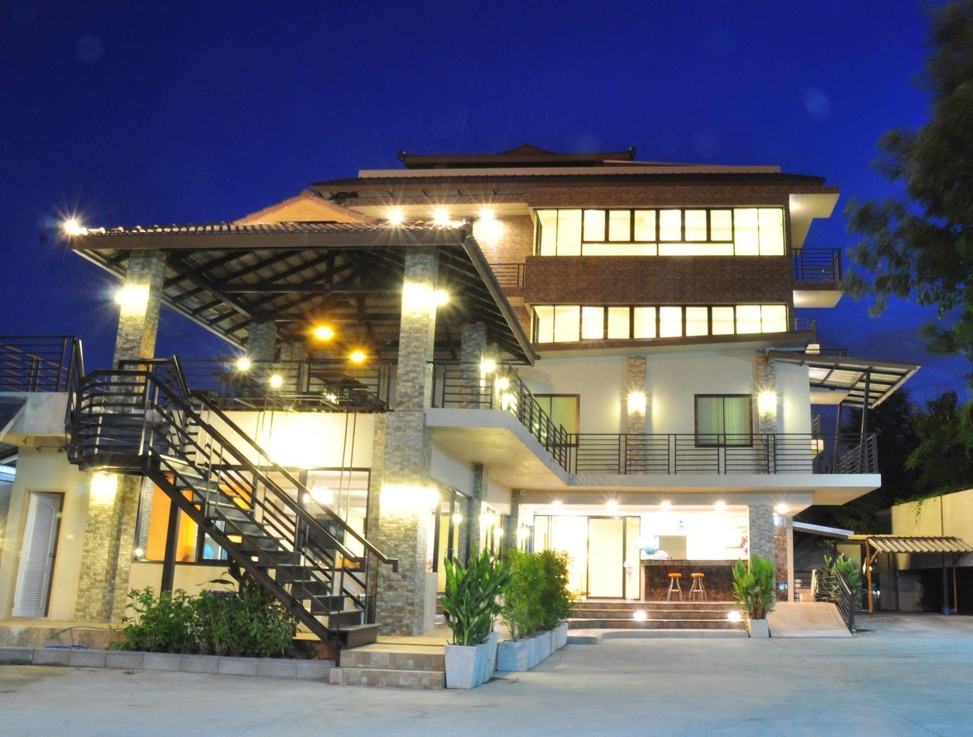 The Bloom @ Suvarnabhumi Aparthotel