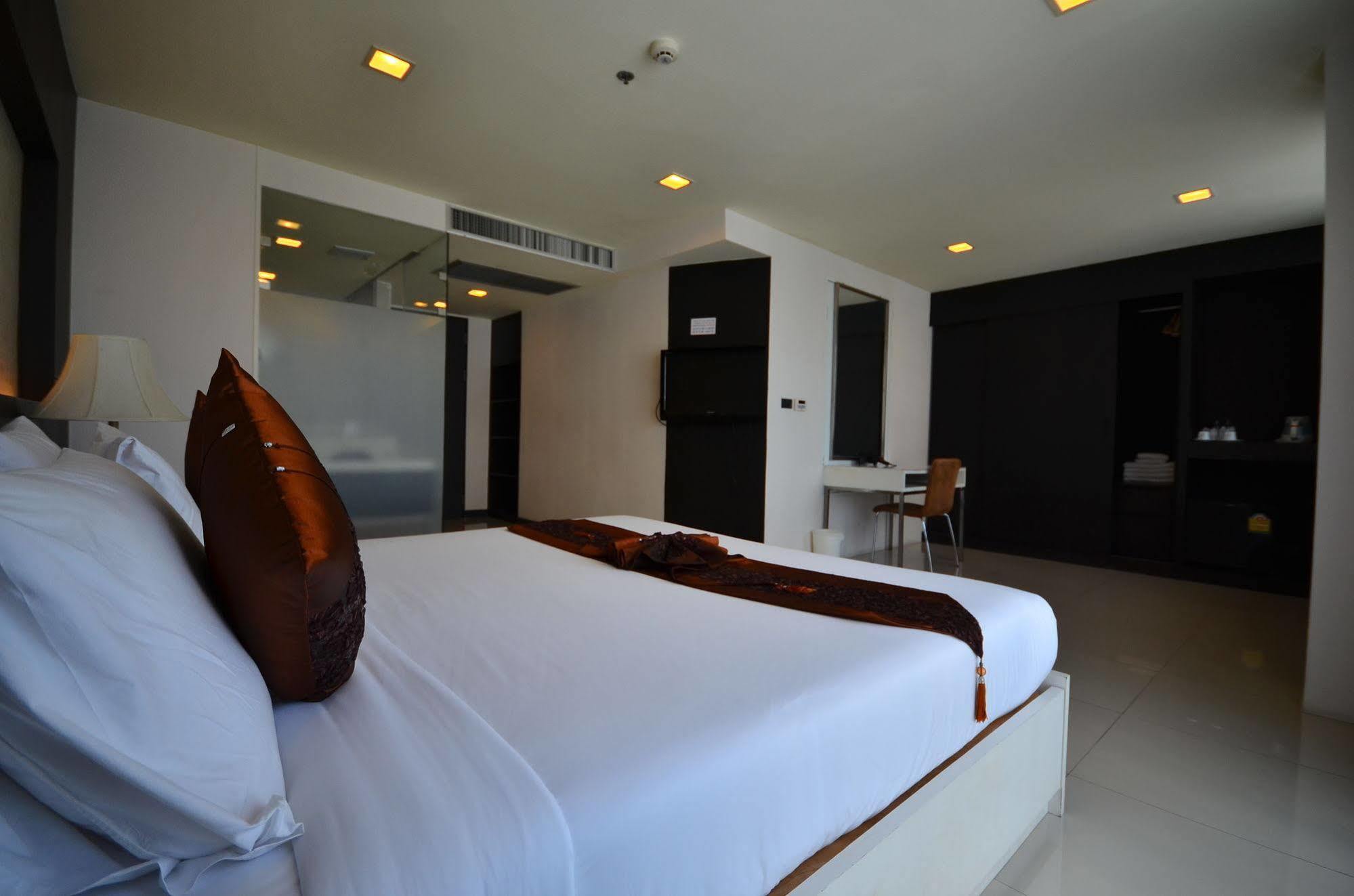 Solace At Srinakarin Hotel Bangkok