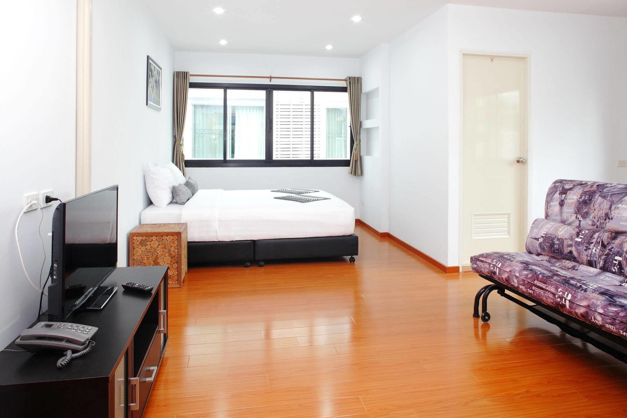 Hostel Double Dd House At Mrt Sutthisarn Bangkok
