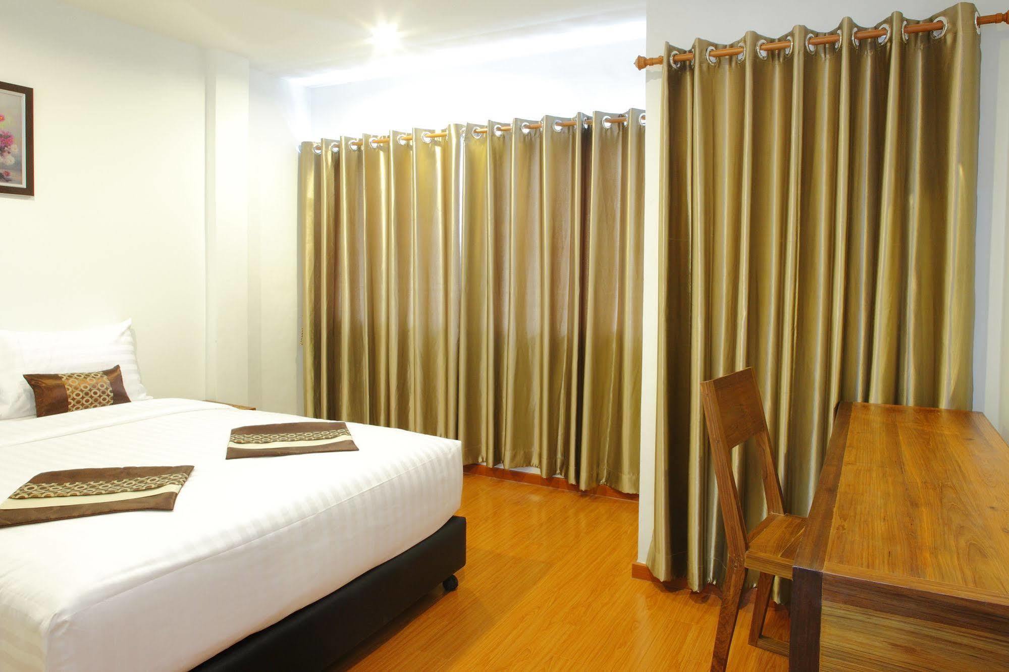 Double Dd House At Mrt Sutthisarn Hostel *