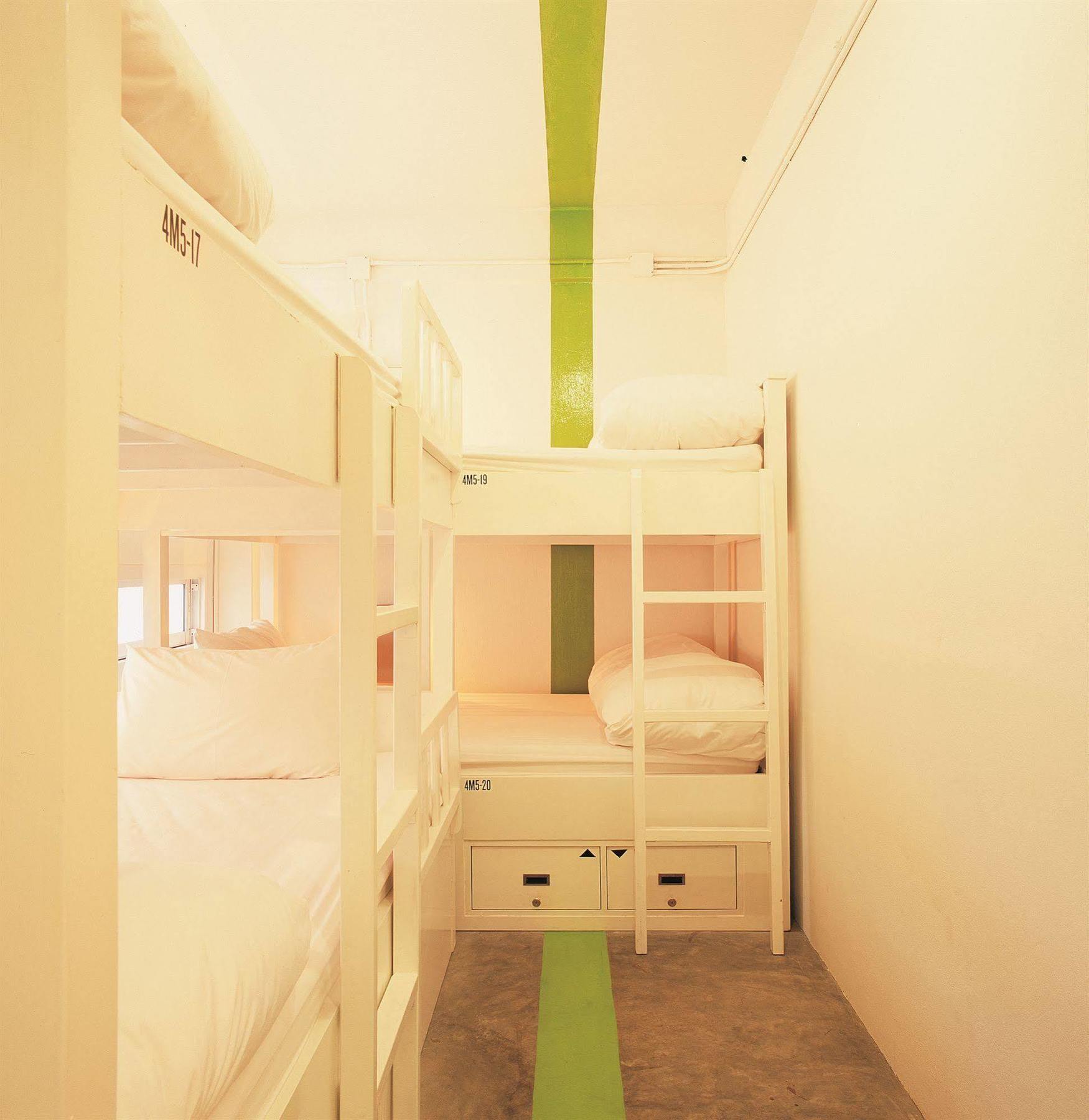Hq Silom Hostel *