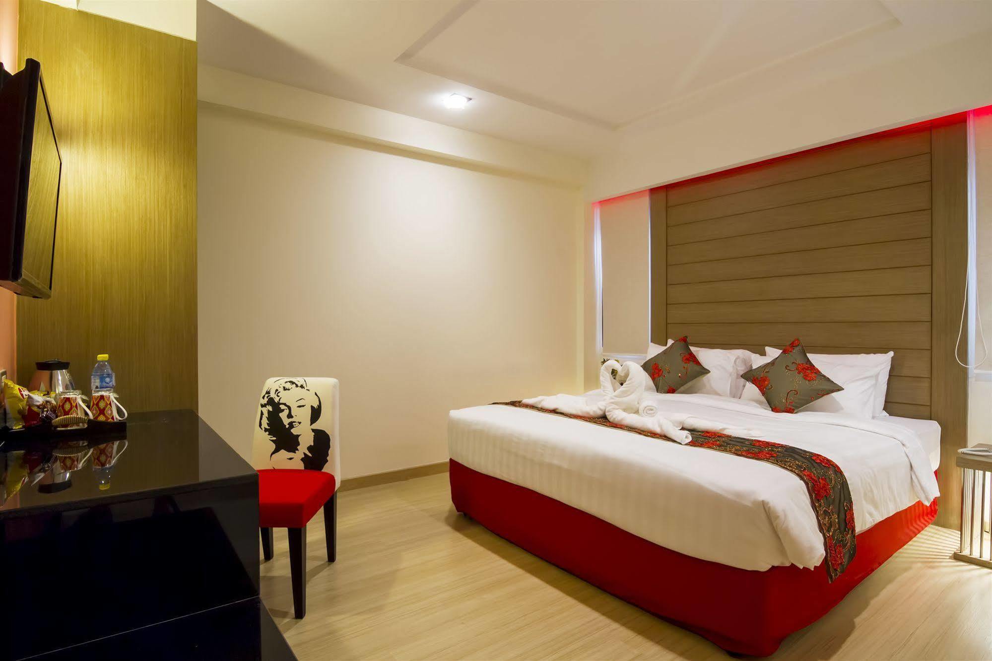 Eleven Avenue Hotel