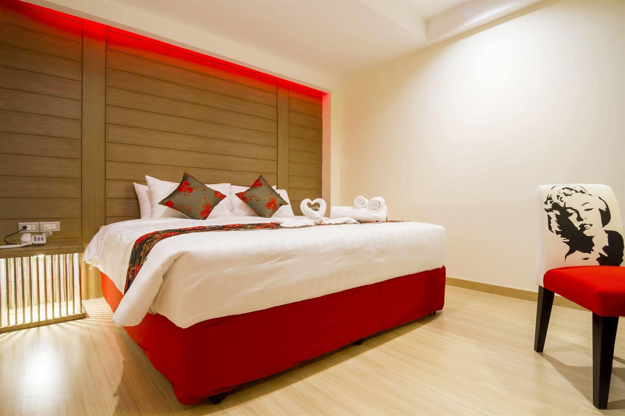 Eleven Avenue Hotel