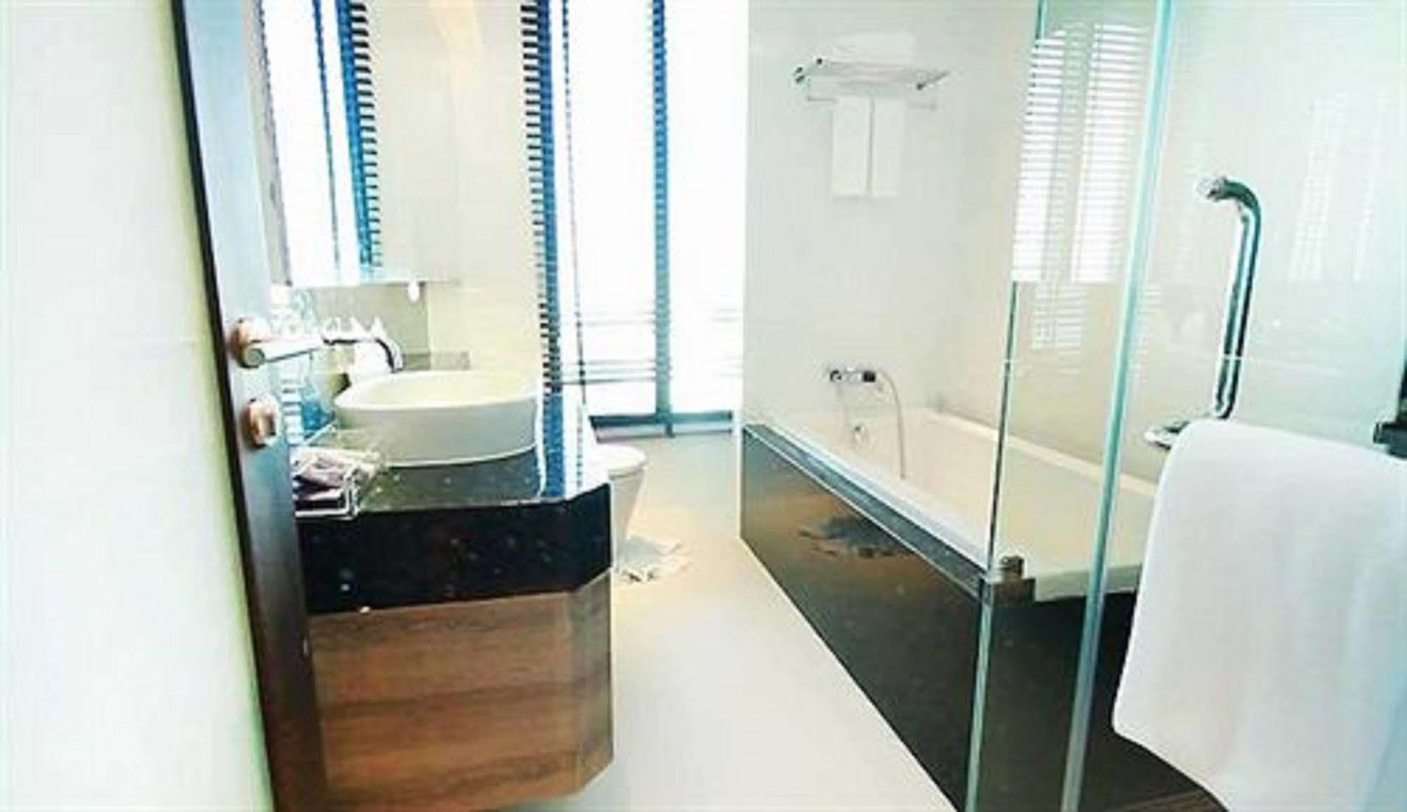 Lumen Srinakarin 5* Bangkok