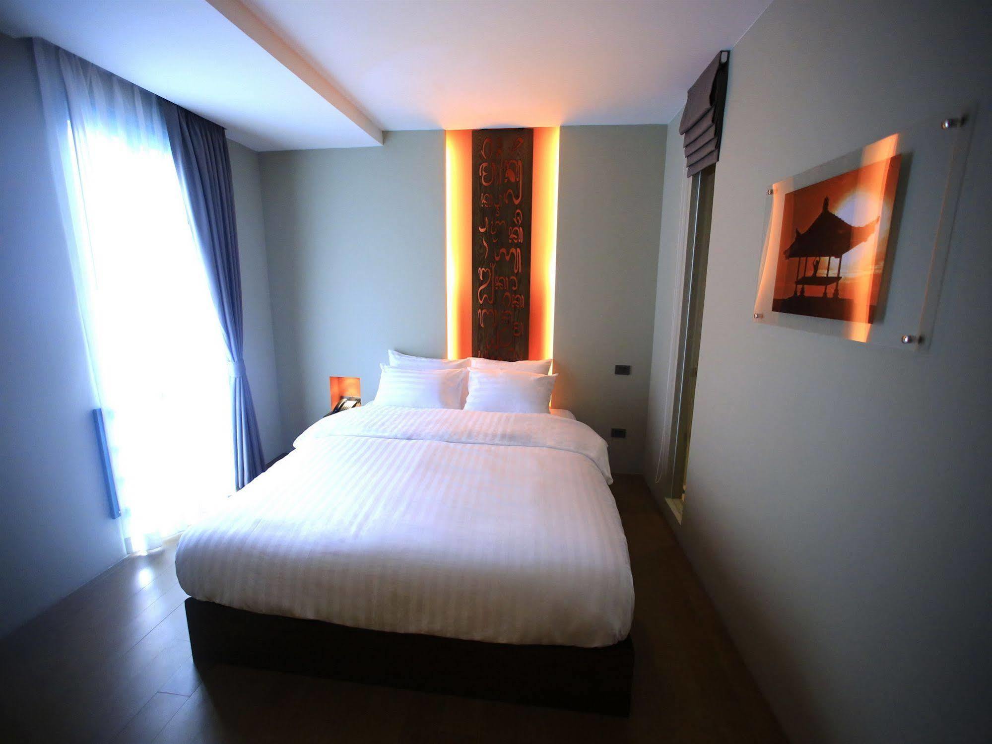 Silom One Hotel 3*