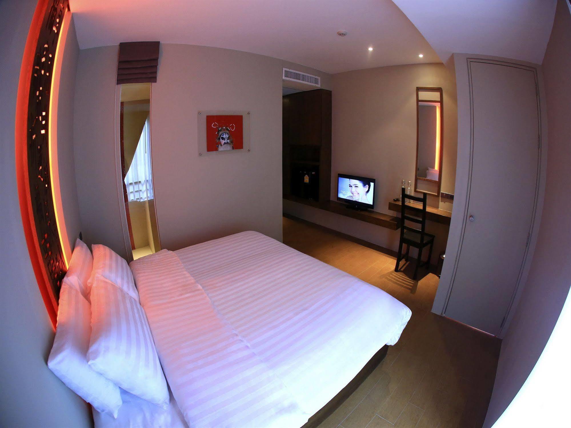 Silom One Hotel 3*