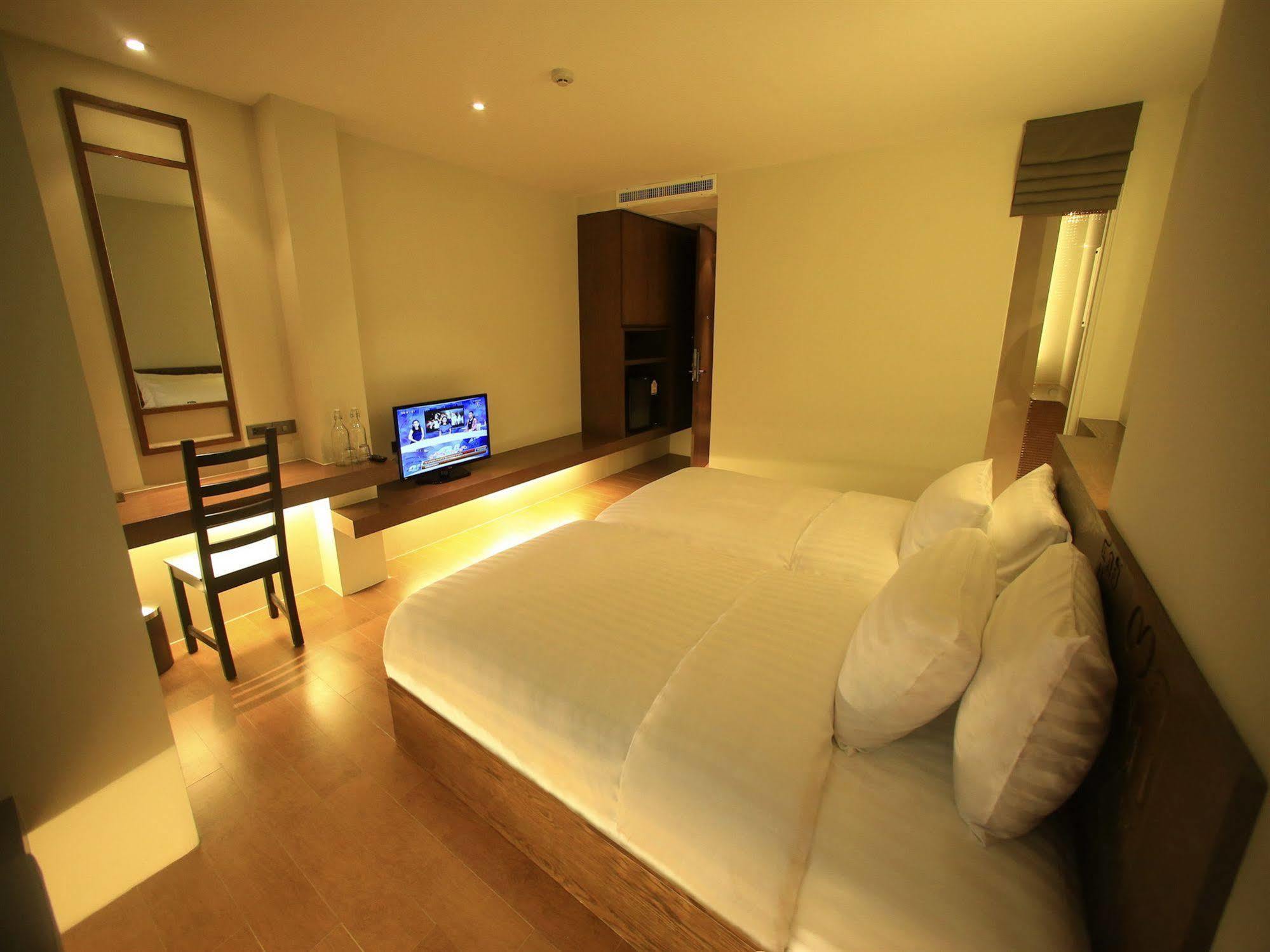 Silom One Hotel 3*