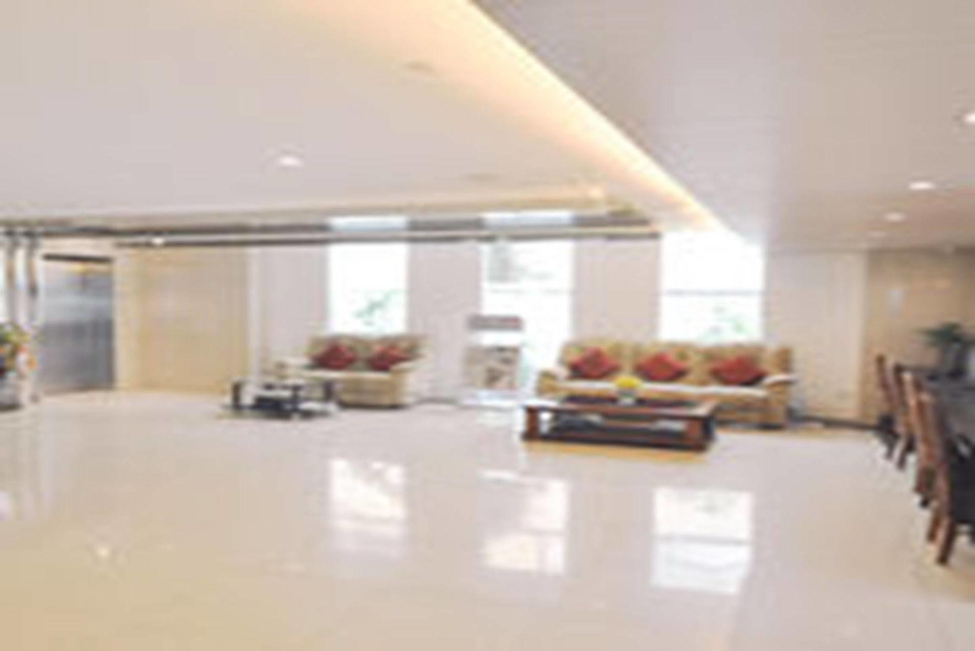Centric Place Hotel