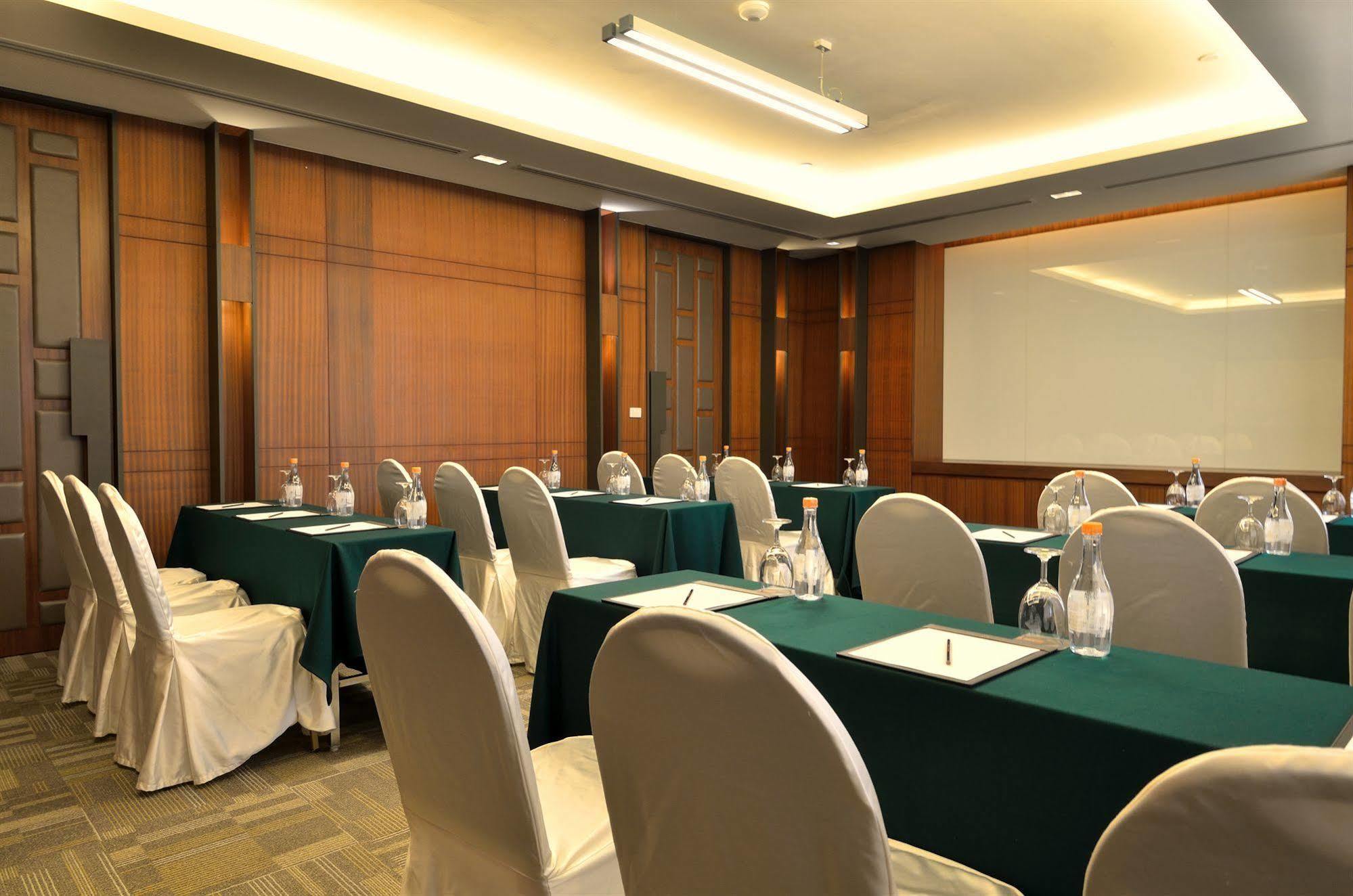 Aetas Hotel 5*