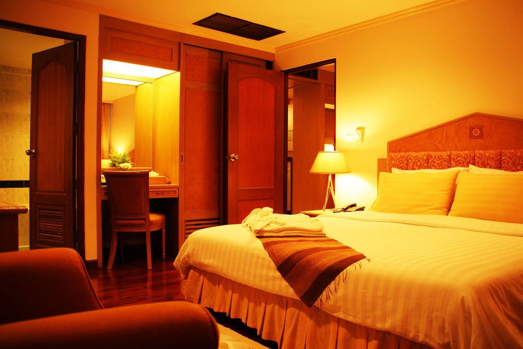 Grand Tower Rama 6 Hotel