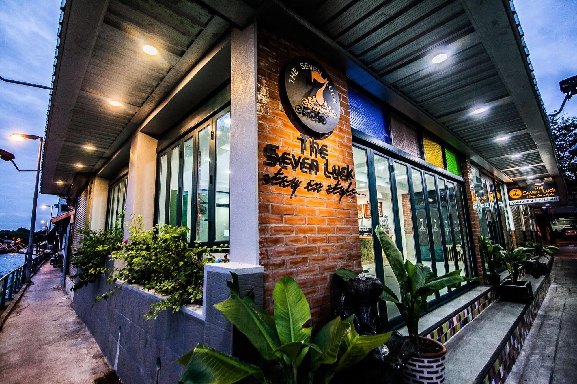 The Seven Luck Hotel 2*