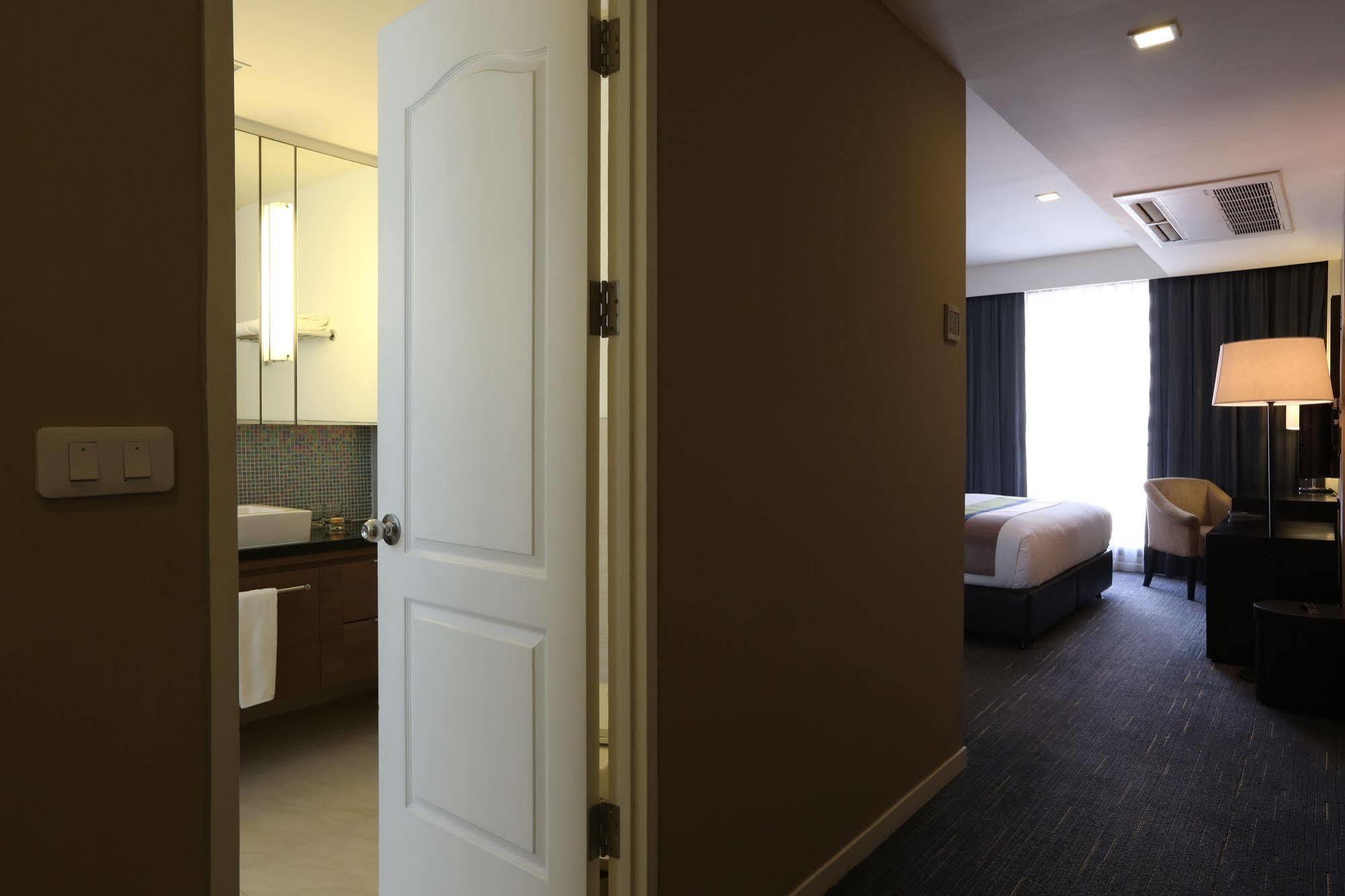 Bangna Pride & Hotel