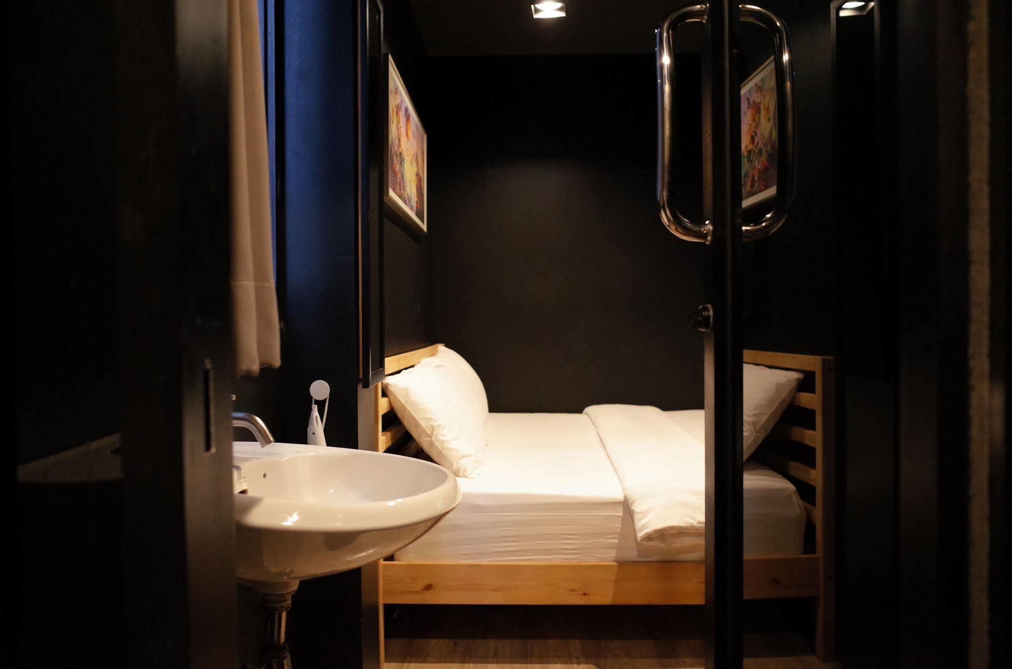 C40winks Hostel Bangkok