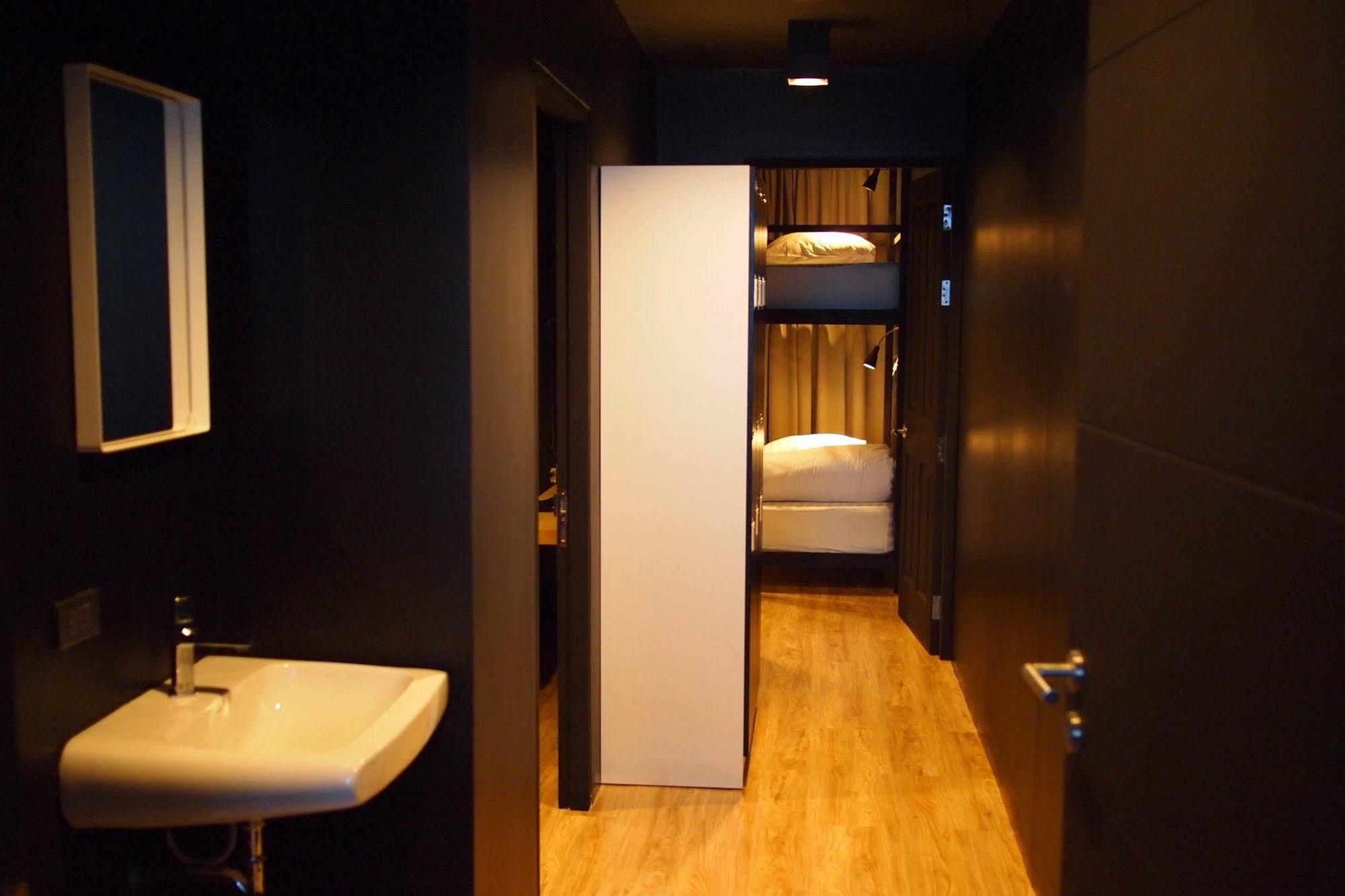 C40winks Hostel Bangkok