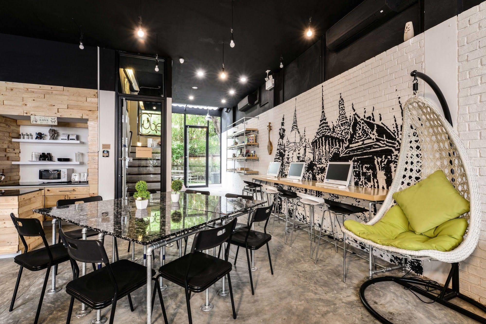 Hostel The Cube Silom *