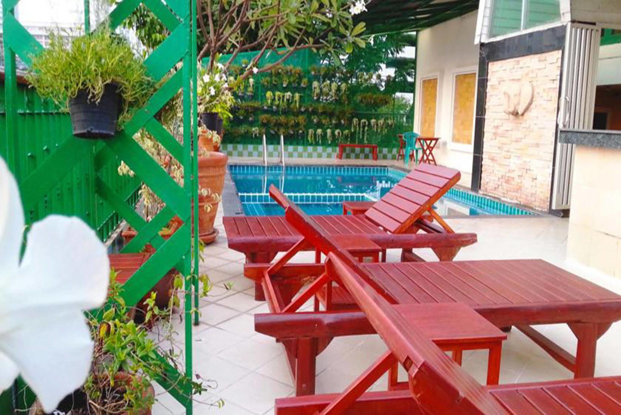 Royal Ivory Sukhumvit Nana Hotel 3*