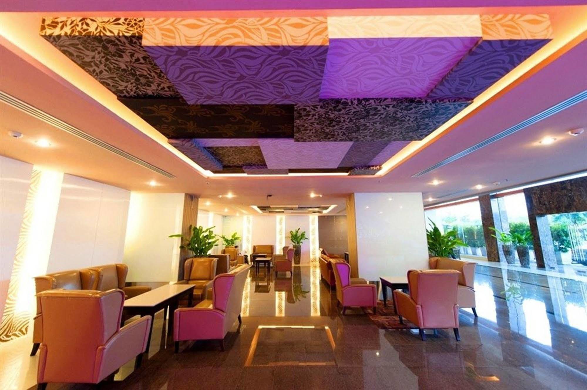 Grand Howard Hotel