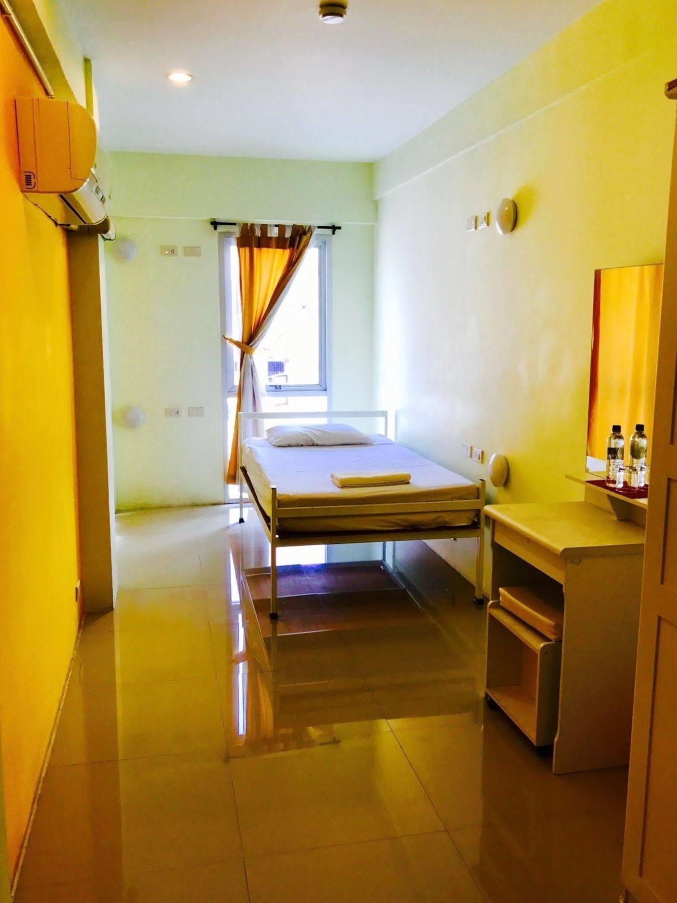 Hostel The At Fifty *