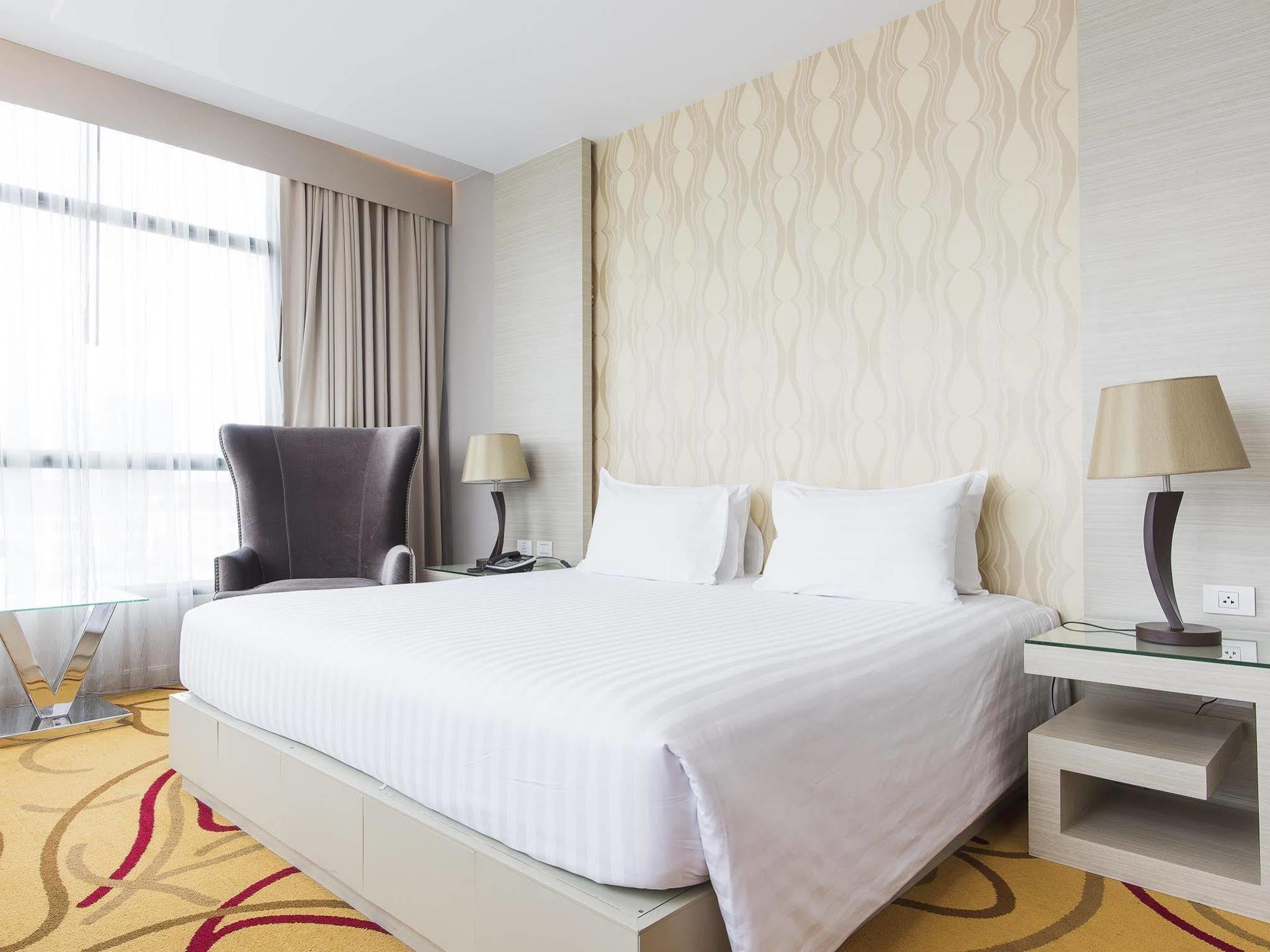 Hotel One One