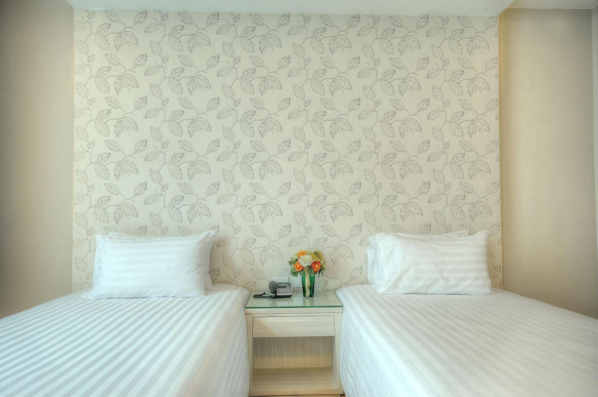 Hotel One One