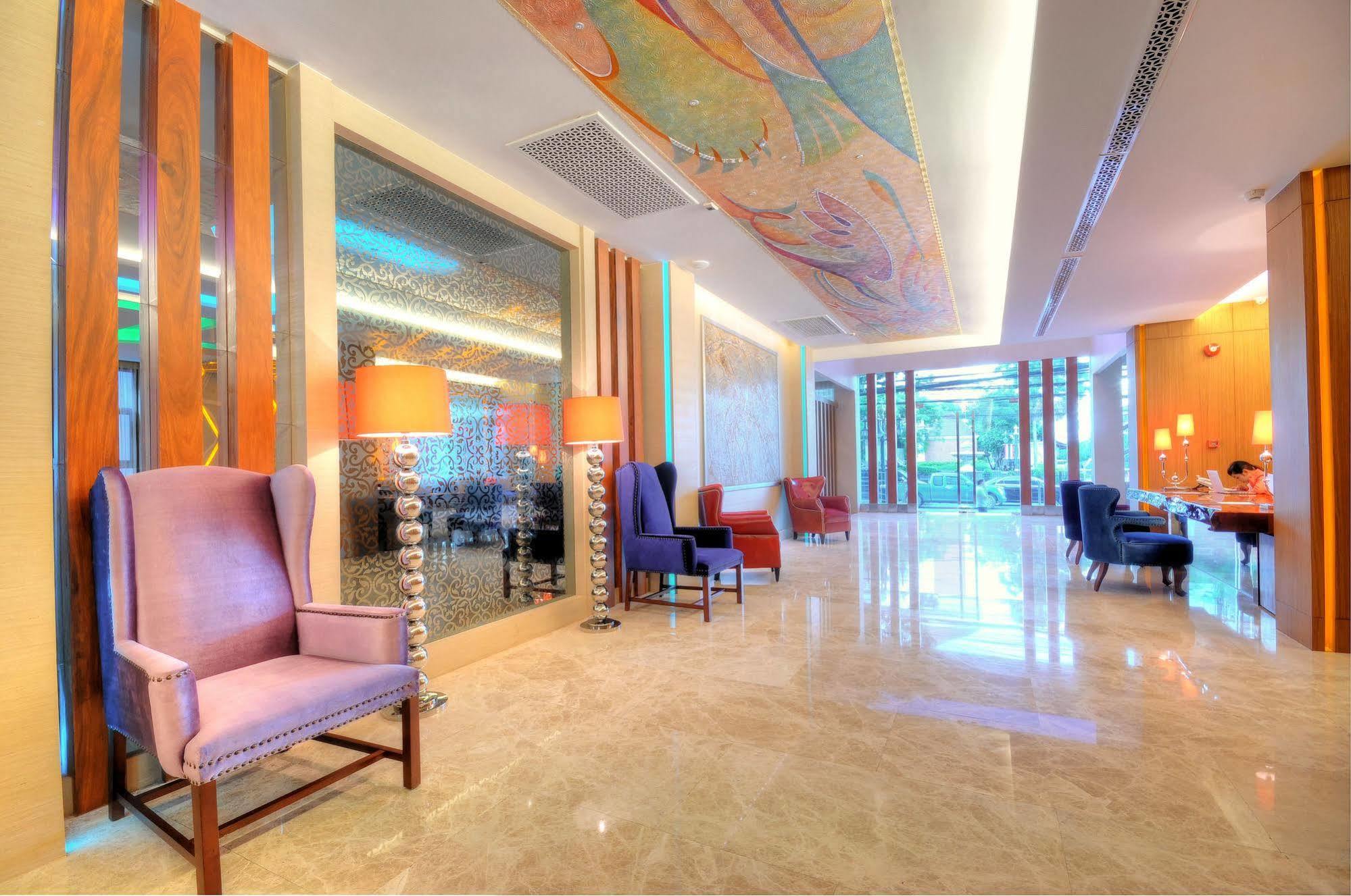 One One Hotel 3*