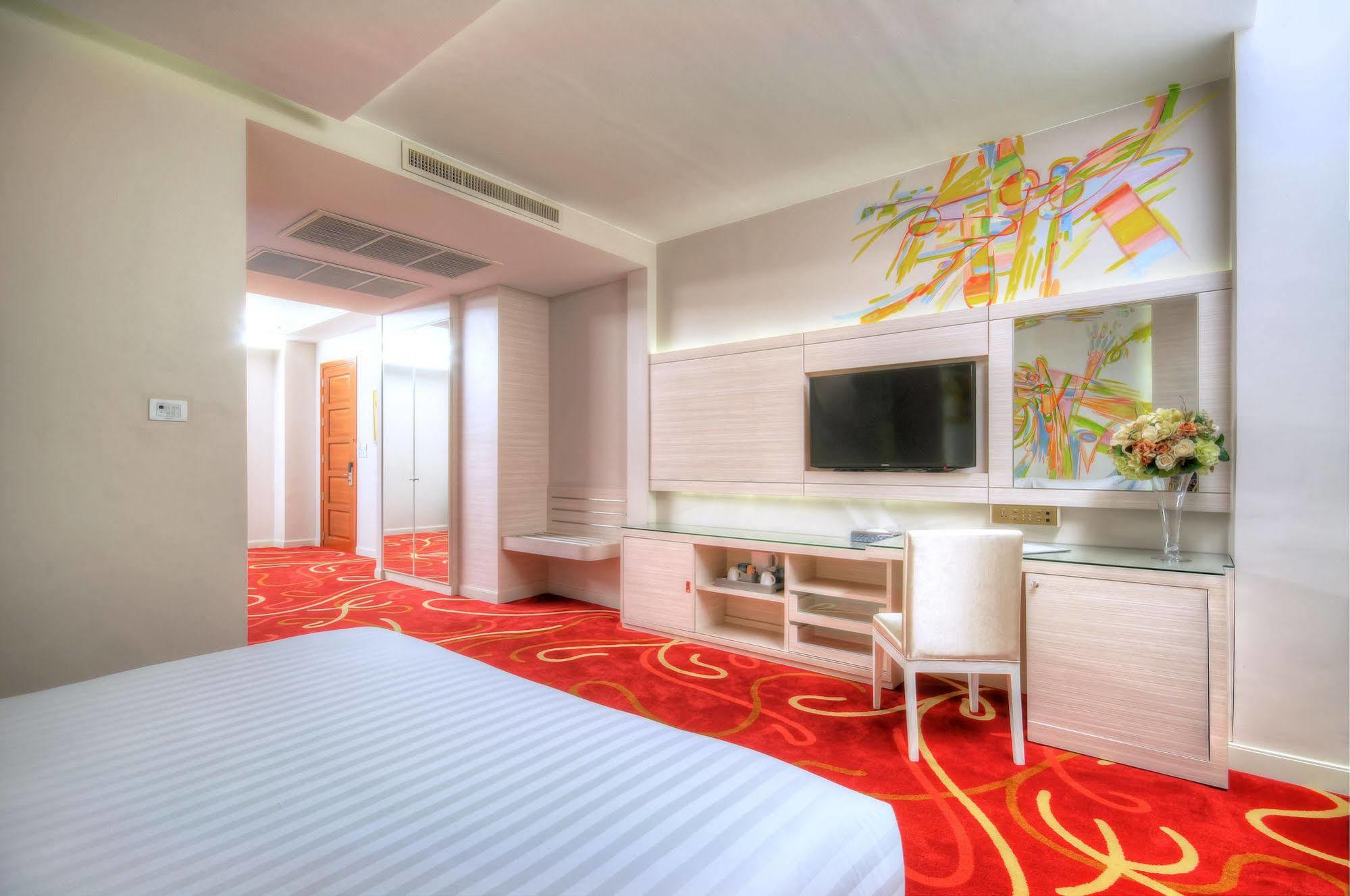 One One Hotel 3*