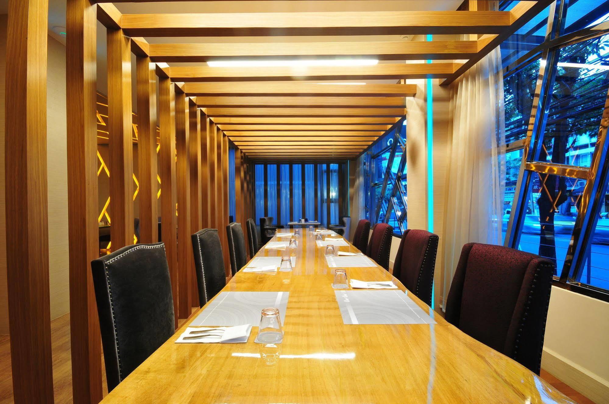 Hotel One One 3*