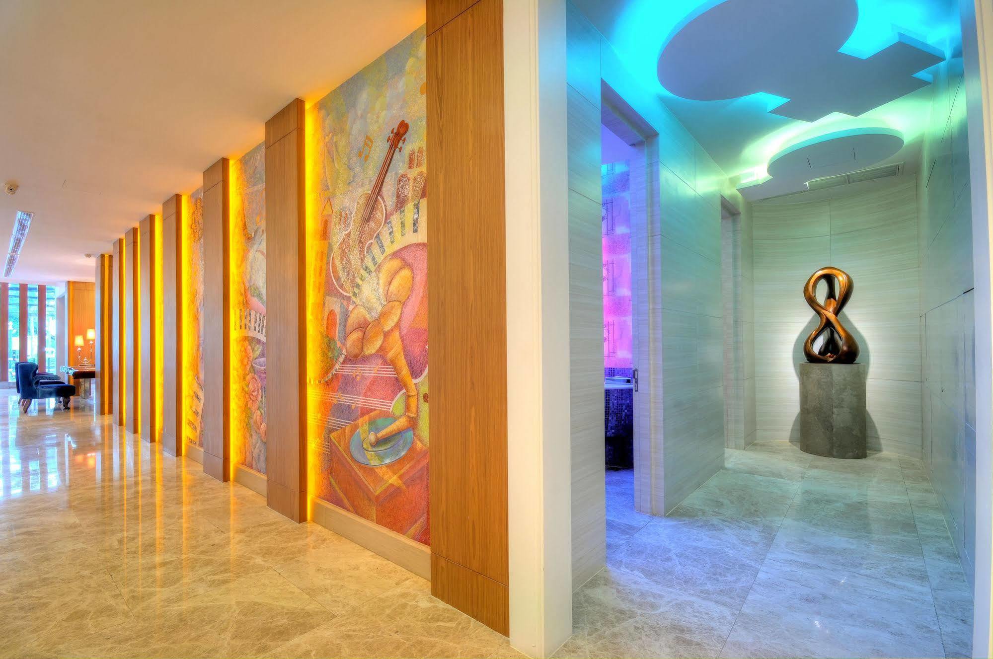 One One Hotel 3*