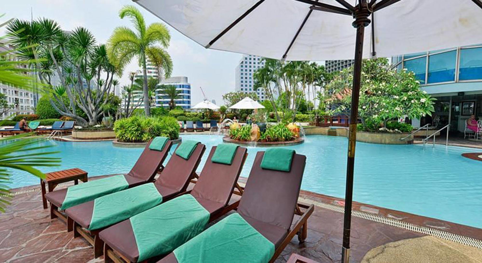 Hotel Executive Club At Windsor Bangkok