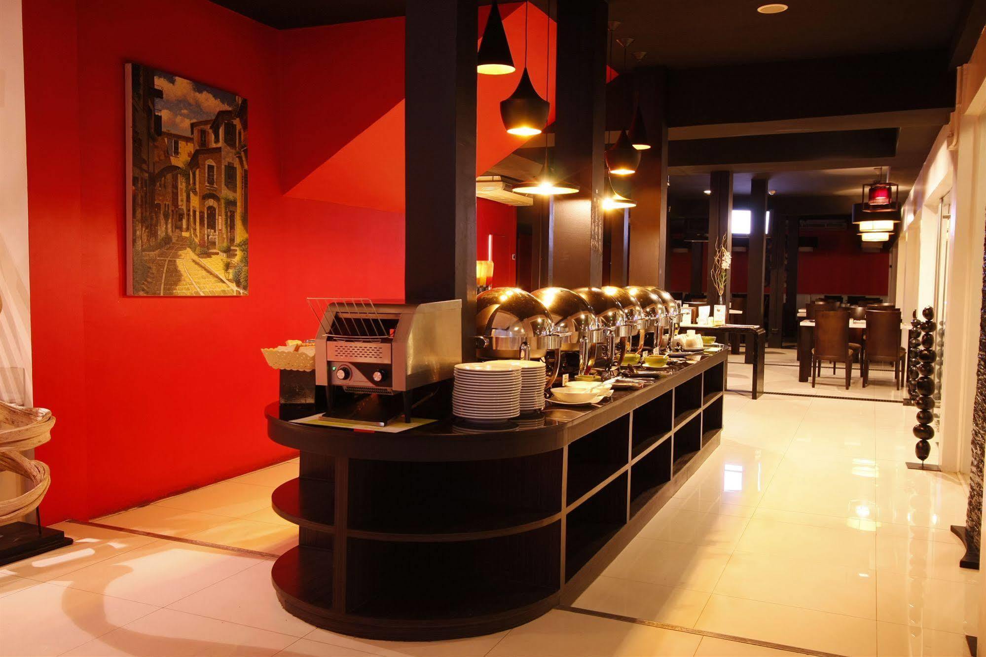 The Embassy Sathorn Hotel 3*