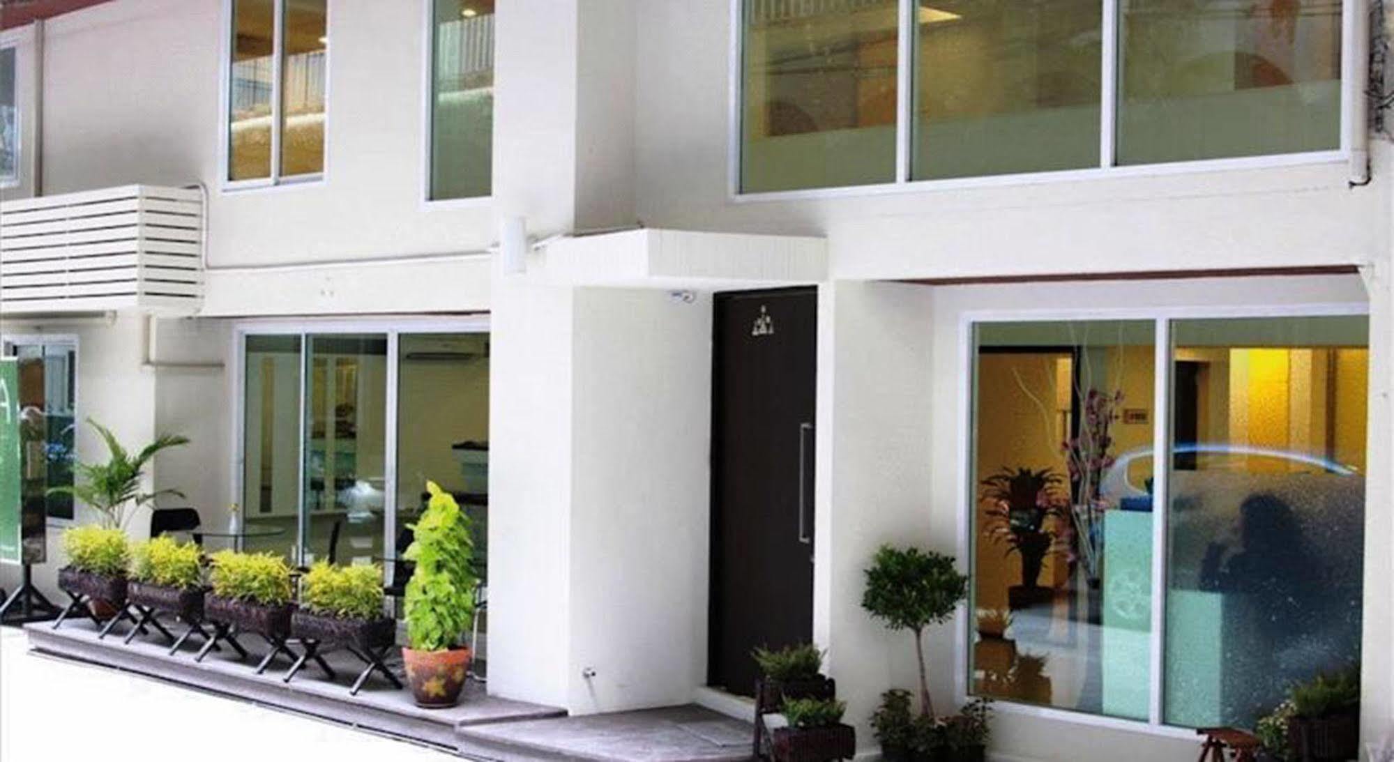 Nantra De Comfort Hotel 3*