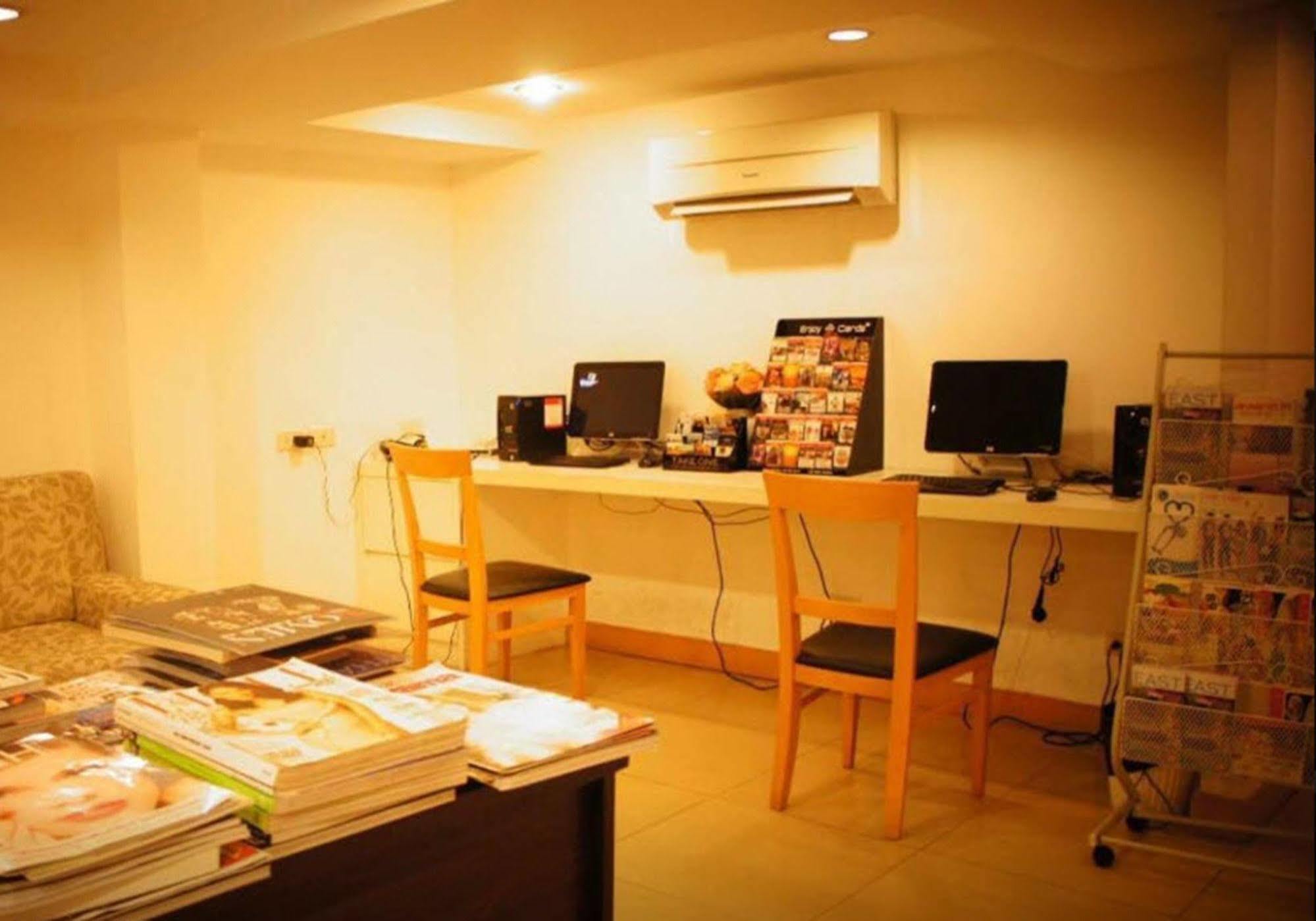Nantra De Comfort Hotel 3*