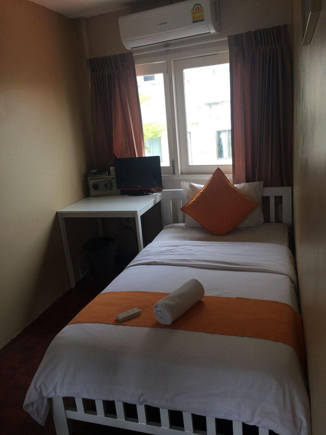 Vx The Fifty Hostel