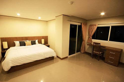 Hotel The Chateau Luxury Serviced 3*